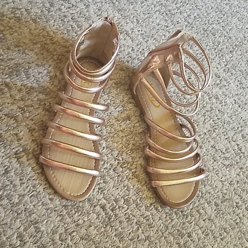NWOT Yoki Gold flat sandals
